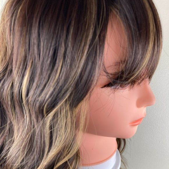 Brown Wig With Blonde Highlight - Picture 6 of 9